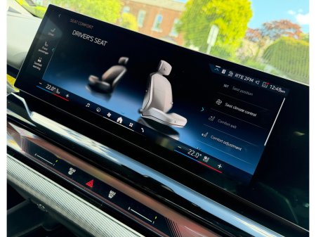 2025 BMW 5-Series - photo 31