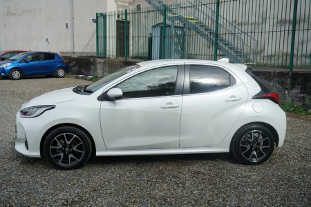 2021 Toyota Yaris - photo 2