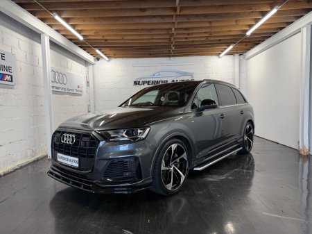 2023 Audi Q7 55 TFSI e S Line