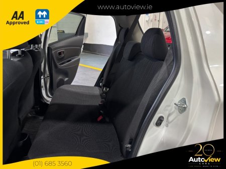 2017 Toyota Vitz - photo 16