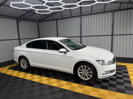 2018 Volkswagen Passat - photo 2