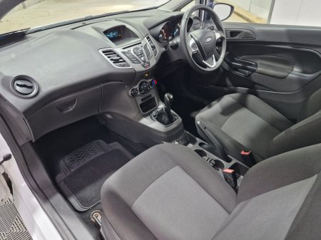 2016 Ford Fiesta - photo 22