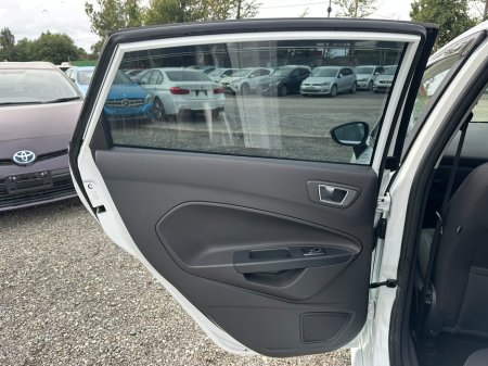 2015 Ford Fiesta - photo 13