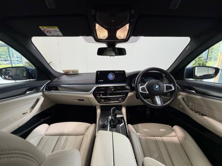 2022 BMW 5-Series - photo 12