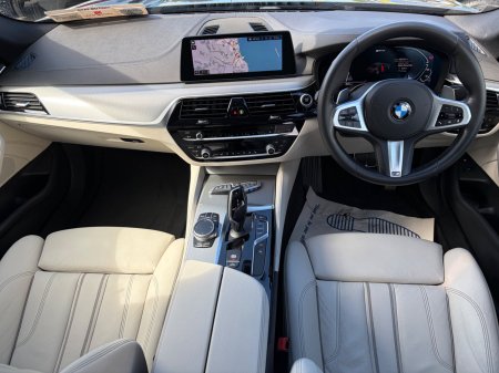 2020 BMW 5-Series - photo 2