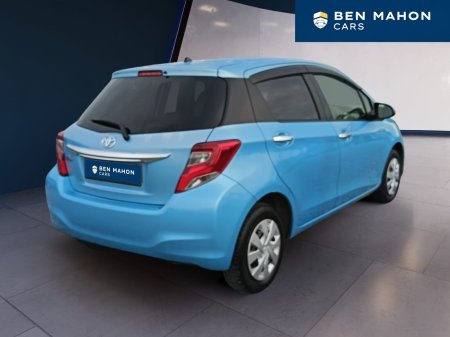 2015 Toyota Vitz - photo 5