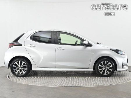 2021 Toyota Yaris - photo 2