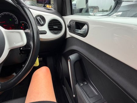 2012 Volkswagen Beetle - photo 11