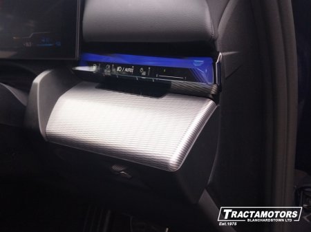 2025 BMW 5-Series - photo 19
