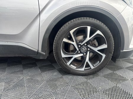 2017 Toyota C-HR - photo 2