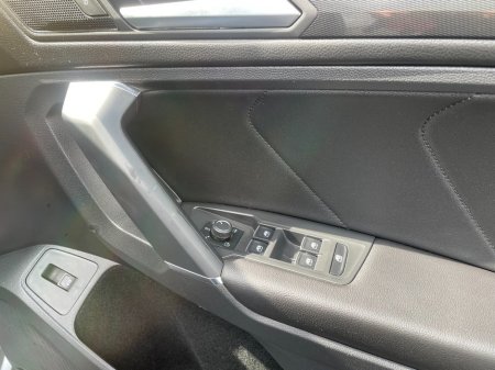 2020 Volkswagen Tiguan - photo 22
