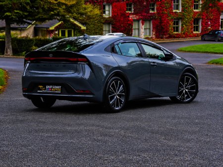2023 Toyota Prius - photo 2