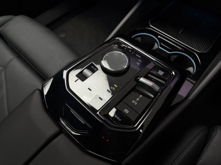 2024 BMW 5-Series - photo 26