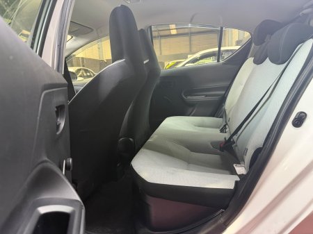 2017 Toyota Aqua - photo 28