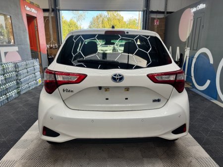 2019 Toyota Vitz - photo 4