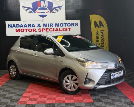 2017 Toyota Vitz - photo 2