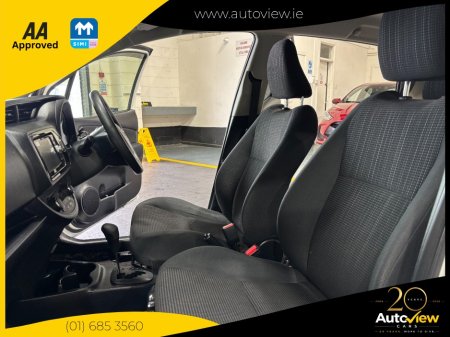 2017 Toyota Vitz - photo 17