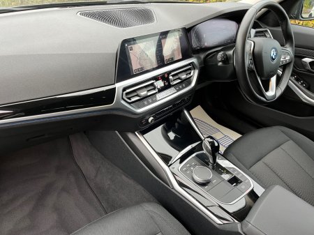 2022 BMW 3-Series - photo 27
