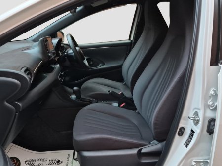 2020 Toyota Yaris - photo 17