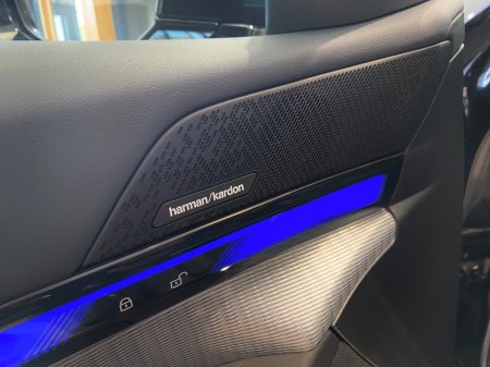 2025 BMW 5-Series - photo 24