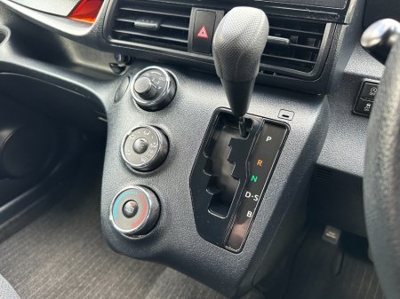 2017 Toyota Sienta - photo 10