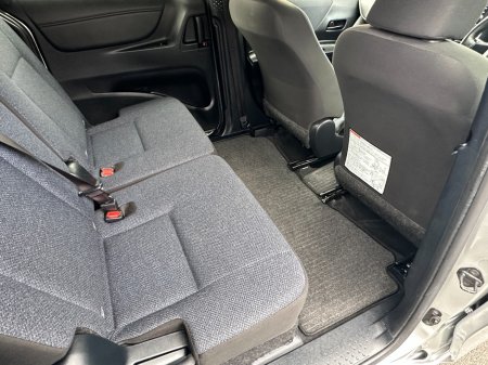 2017 Toyota Sienta - photo 25
