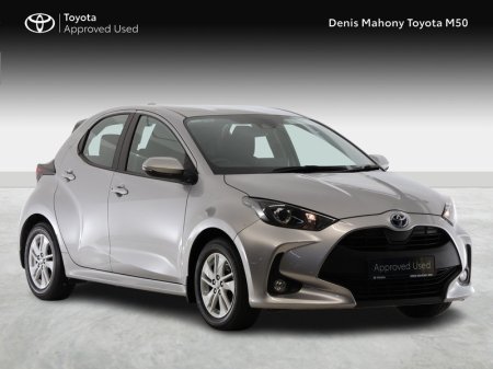 2023 Toyota Yaris Luna Hybrid