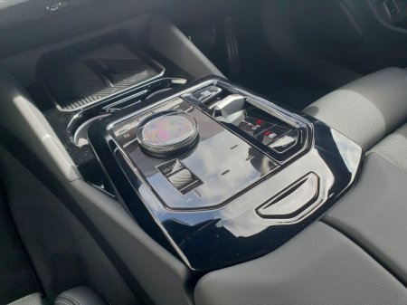 2026 BMW 5-Series - photo 10