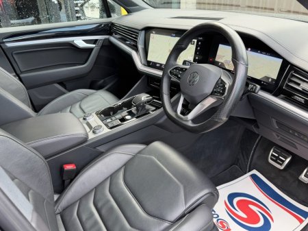 2023 Volkswagen Touareg - photo 8