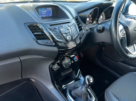 2016 Ford Fiesta - photo 8