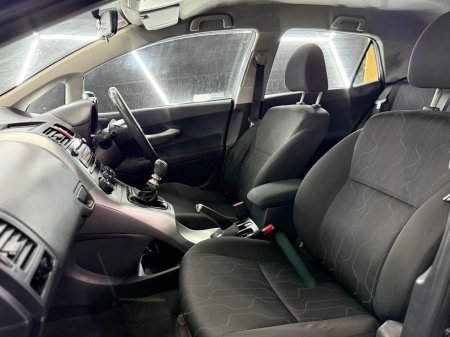2011 Toyota Auris - photo 16