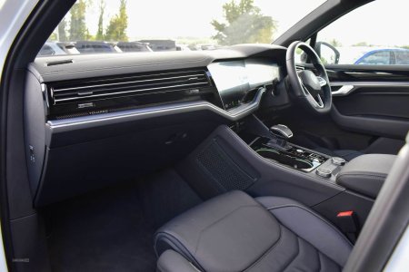 2024 Volkswagen Touareg - photo 12