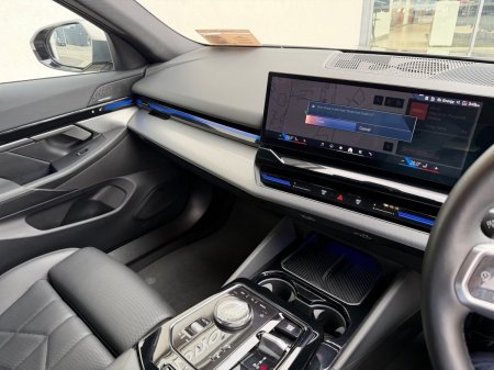 2024 BMW 5-Series - photo 7