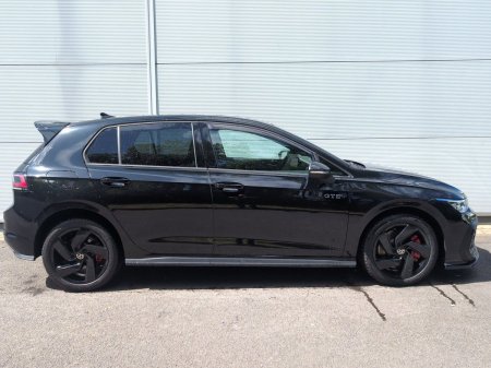 2025 Volkswagen Golf - photo 2
