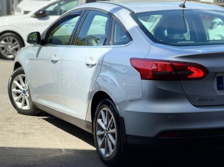 2017 Ford Focus - photo 17