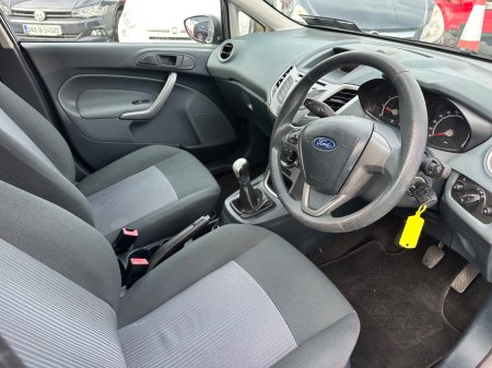 2011 Ford Fiesta - photo 13