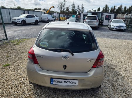 2010 Toyota Yaris - photo 5