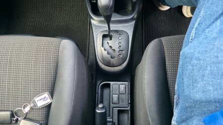 2015 Toyota Vitz - photo 15