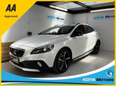 2016 Volvo V40 2.0 D4 CROSS COUNTRY SE LUXURY DIESEL 190 BHP AUTOMATIC // PEARL WHITE METALLIC // FULL ELECTRIC SEA