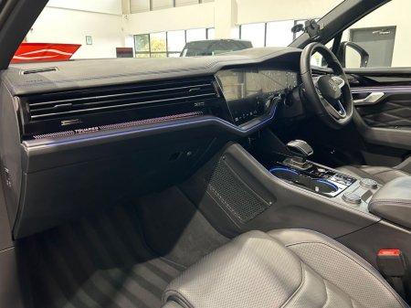 2025 Volkswagen Touareg - photo 26