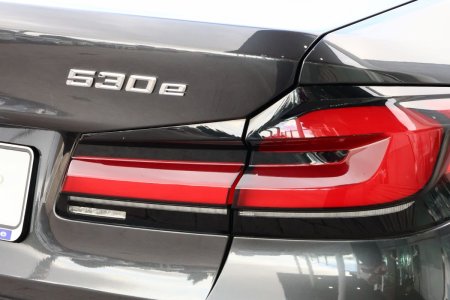 2021 BMW 5-Series - photo 9