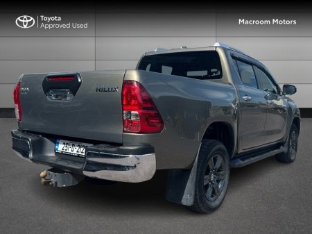 2025 Toyota Hilux - photo 2