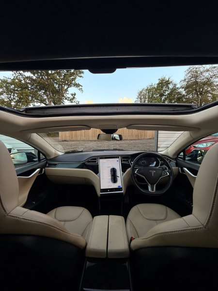 2015 Tesla Model S - photo 44
