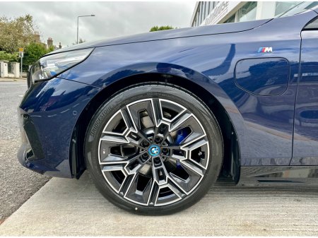 2025 BMW 5-Series - photo 13