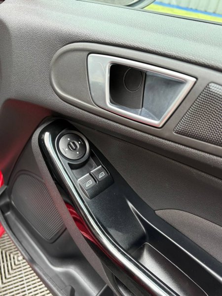 2015 Ford Fiesta - photo 20