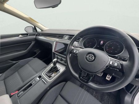 2019 Volkswagen Passat - photo 2