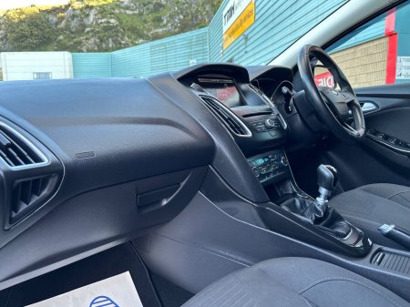 2016 Ford Focus - photo 16