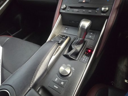 2019 Lexus IS - photo 15