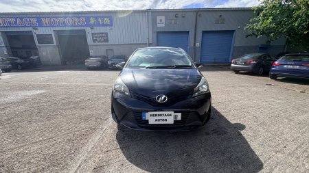 2015 Toyota Vitz - photo 2