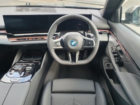 2026 BMW 5-Series - photo 5